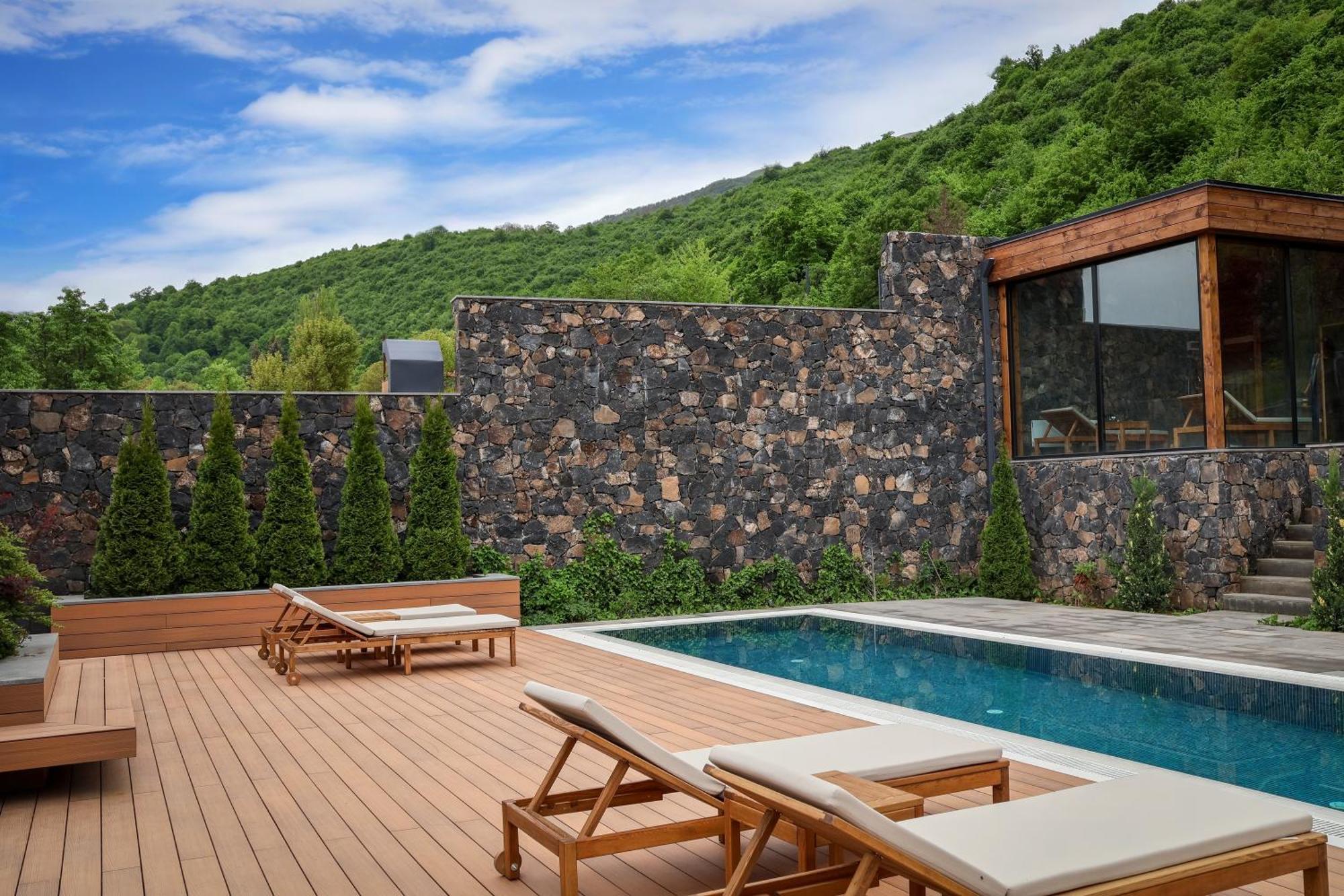 Dilijani Tun Hotel & Restaurant Exterior photo