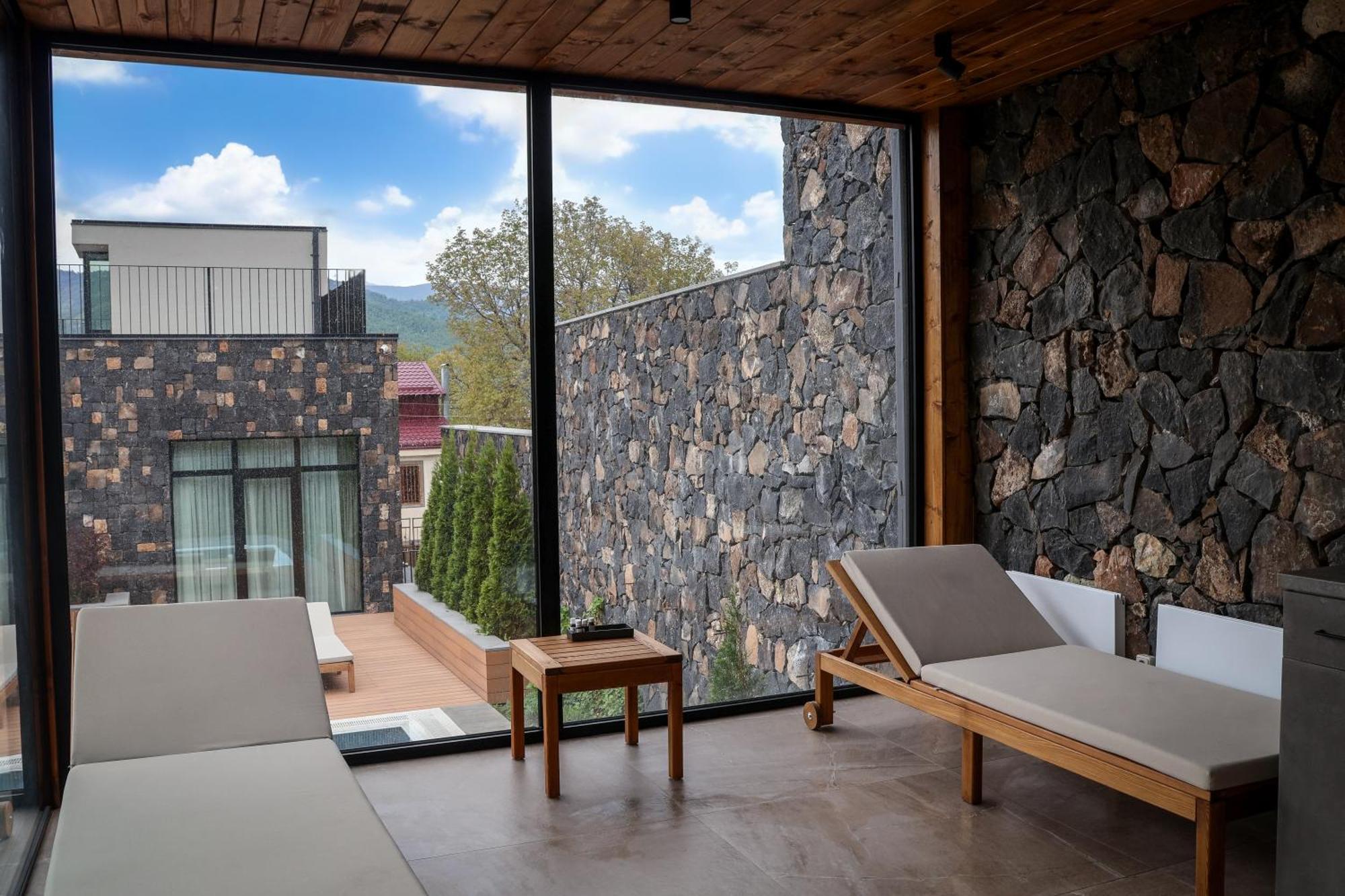 Dilijani Tun Hotel & Restaurant Exterior photo